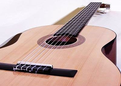 Купить классическую гитару Hohner HC06 для начинающего