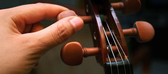 Какую скрипку со смычком лучше всего всего купить начинающему в Минске. Аксессуары для скрипки - канифоль, подставки, чехлы, кофры, футляры Какую скрипку со смычком лучше всего всего купит ьначинающему в Минске. Аксессуары для скрипки - канифоль, подставки, чехлы, кофры, футляры