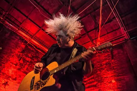 Громкое объёмное звучание акустической гитары