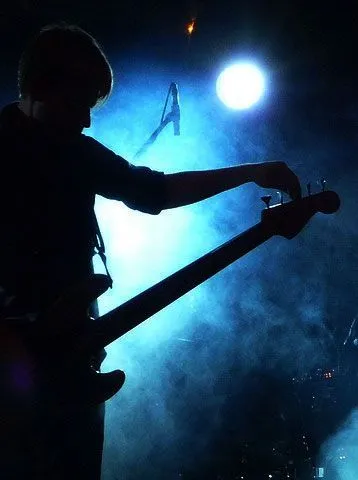 Как настроить бас-гитару на концерте, в студии, дома при помощи каметрона, тюнера, онлайн